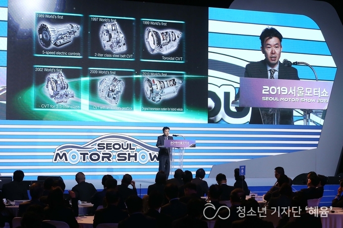다나카 히로야스 자트코코리아 대표이사가 개막식에서 키노트 스피치를 하고 있다. (제공: 서울모터쇼조직위원회)
