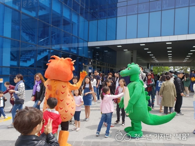 송도해상케이블카가 어린이 날을 맞이해 어린이들을 위한 파격적인 할인 행사를 비롯, 다양한 이벤트를 진행한다.
